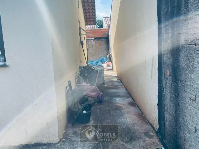 Casa 2 quartos e 1 banheiro, à venda, no bairro Residencial Van Den Broek em Holambra