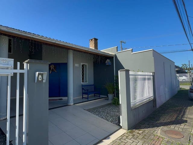Casa 2 quartos e 1 banheiro, à venda, no bairro centro em Balneário Piçarras