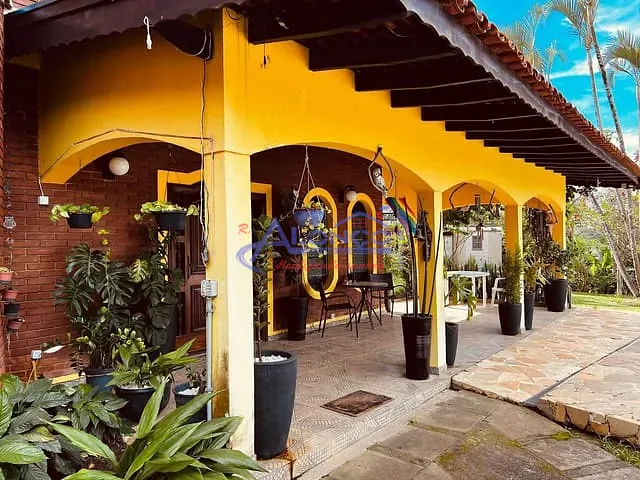 Casa com 5400m² 4 quartos e 2 banheiros, à venda, no bairro Condomínio Lagoinha em Jacareí