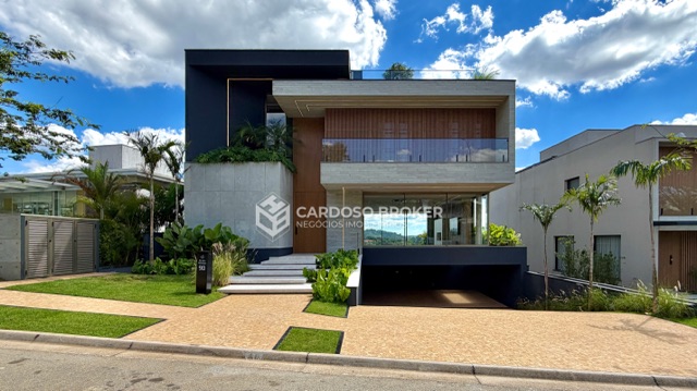 Casa com 493m² 4 quartos e 6 banheiros, à venda, no bairro Alphaville em Santana de Parnaíba