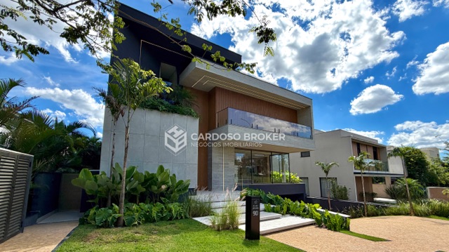 Casa com 493m² 4 quartos e 6 banheiros, à venda, no bairro Alphaville em Santana de Parnaíba