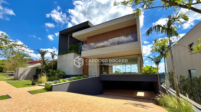 Casa com 493m² 4 quartos e 6 banheiros, à venda, no bairro Alphaville em Santana de Parnaíba