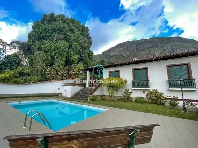 Casa com 277m² 4 quartos e 4 banheiros, à venda, no bairro Quitandinha em Petrópolis
