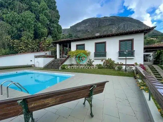 Casa com 277m² 4 quartos e 4 banheiros, à venda, no bairro Quitandinha em Petrópolis