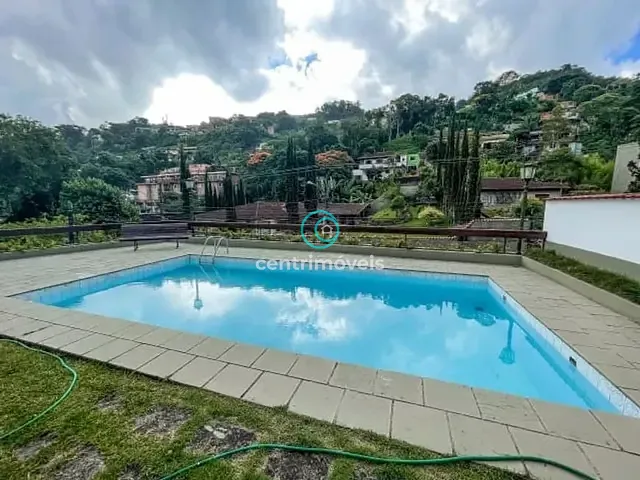 Casa com 277m² 4 quartos e 4 banheiros, à venda, no bairro Quitandinha em Petrópolis