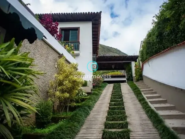 Casa com 277m² 4 quartos e 4 banheiros, à venda, no bairro Quitandinha em Petrópolis