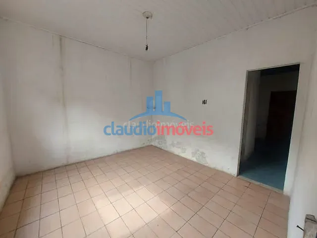 Casa com 480m² 3 quartos e 2 banheiros, à venda, no bairro São Luís em Barra Mansa