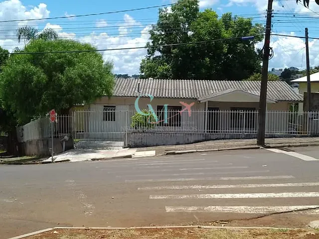 Casa com 233m² 3 quartos e 1 banheiro, à venda, no bairro Vista Alegre em Xanxerê