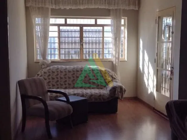 Casa com 250m² 3 quartos e 2 banheiros, à venda, no bairro Centro em Mogi Mirim