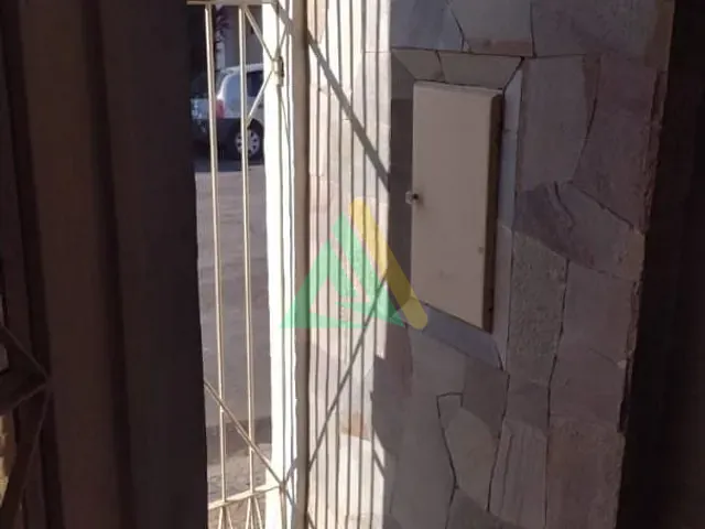Casa com 250m² 3 quartos e 2 banheiros, à venda, no bairro Centro em Mogi Mirim