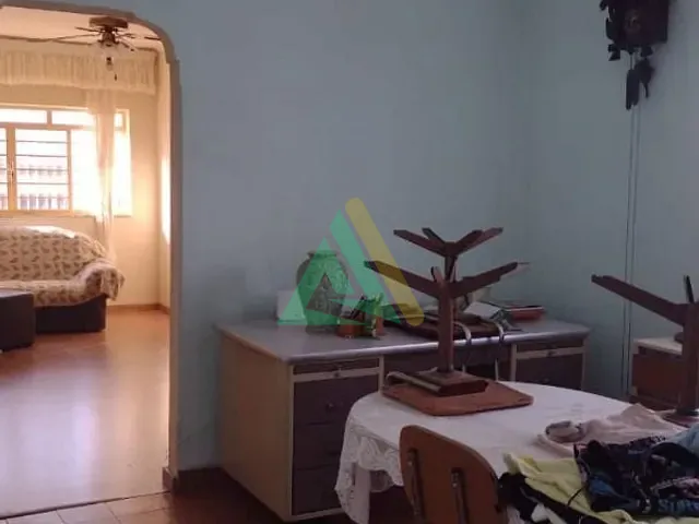 Casa com 250m² 3 quartos e 2 banheiros, à venda, no bairro Centro em Mogi Mirim