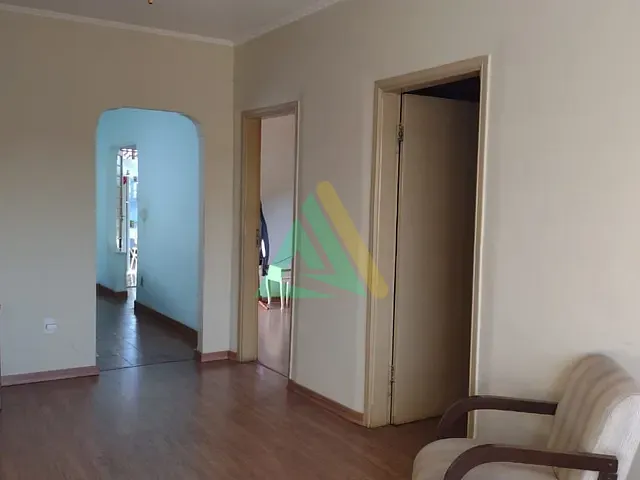 Casa com 250m² 3 quartos e 2 banheiros, à venda, no bairro Centro em Mogi Mirim