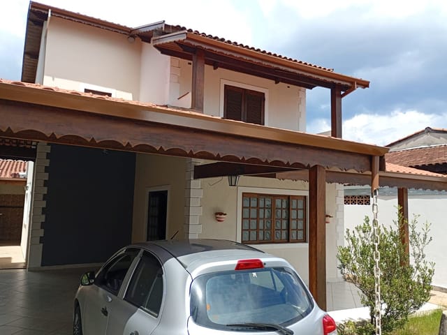 Casa com 250m², à venda, no bairro Residencial Mombaça em Pindamonhangaba