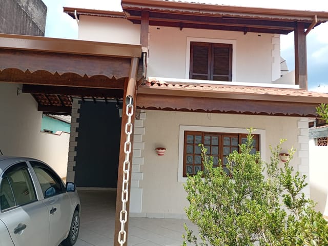 Casa com 250m², à venda, no bairro Residencial Mombaça em Pindamonhangaba