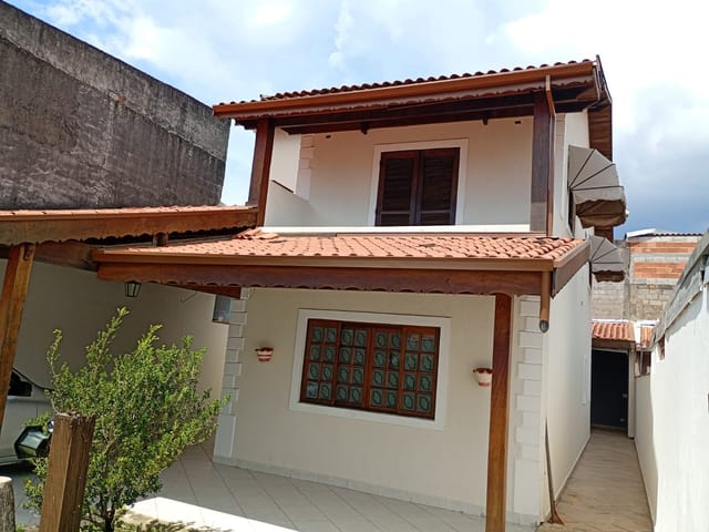 Casa com 250m², à venda, no bairro Residencial Mombaça em Pindamonhangaba