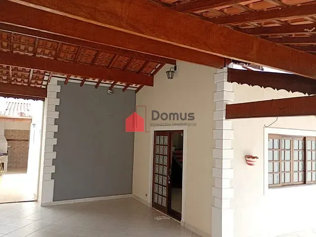 Casa com 250m², à venda, no bairro Residencial Mombaça em Pindamonhangaba