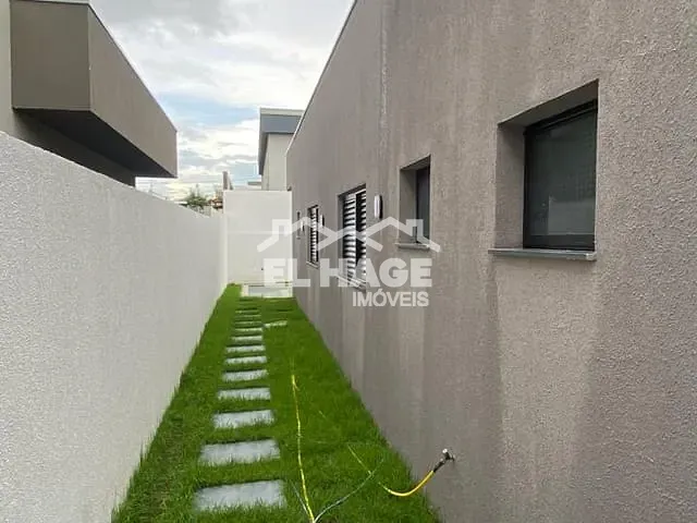 Casa com 300m² 3 quartos e 5 banheiros, à venda, no bairro Jardim Imperial em Cuiabá