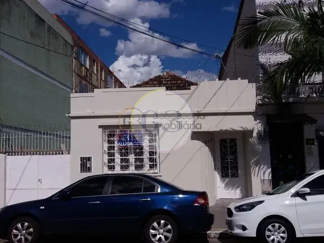 Casa 4 quartos e 2 banheiros, à venda ou para alugar, no bairro Centro em Pelotas