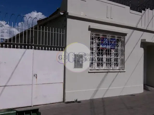 Casa 4 quartos e 2 banheiros, à venda ou para alugar, no bairro Centro em Pelotas