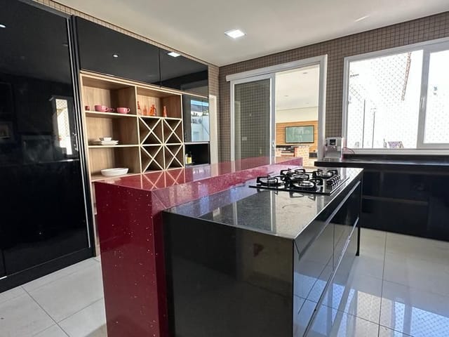 Casa com 700m² 4 quartos e 6 banheiros, à venda, no bairro Esperança em Londrina