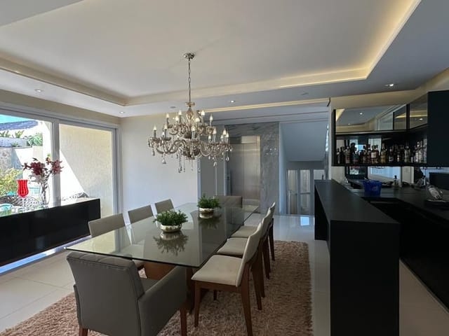 Casa com 700m² 4 quartos e 6 banheiros, à venda, no bairro Esperança em Londrina