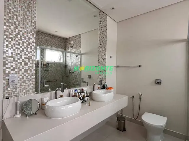 Casa com 450m² 4 quartos e 5 banheiros, à venda, no bairro Urbanova em São José dos Campos