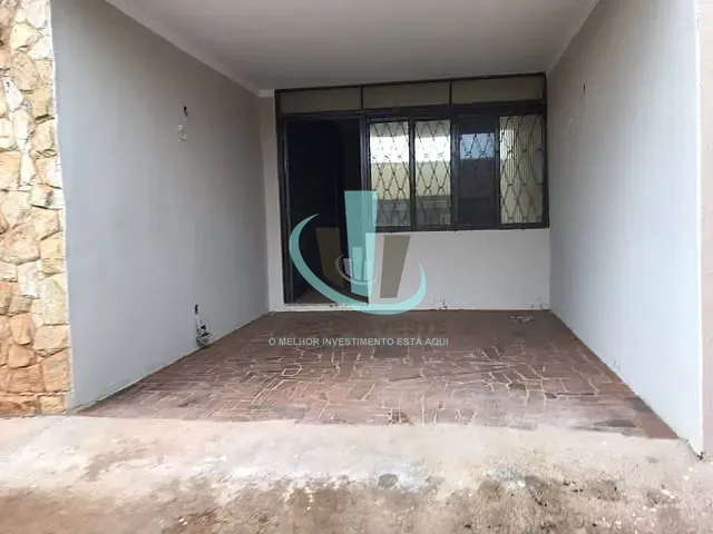 Casa com 250m² 3 quartos e 2 banheiros, à venda, no bairro CENTRO em ARARAQUARA