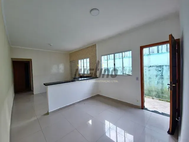 Casa com 125m² 2 quartos e 1 banheiro, à venda, no bairro Jardim Magalhães em Itanhaém