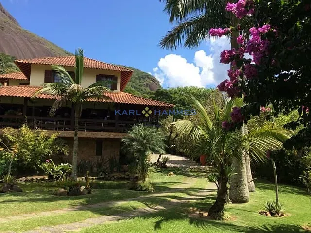 Casa com 2000m² 4 quartos e 4 banheiros, à venda, no bairro Samambaia em Petrópolis