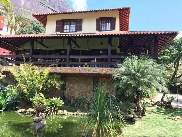 Casa com 2000m² 4 quartos e 4 banheiros, à venda, no bairro Samambaia em Petrópolis
