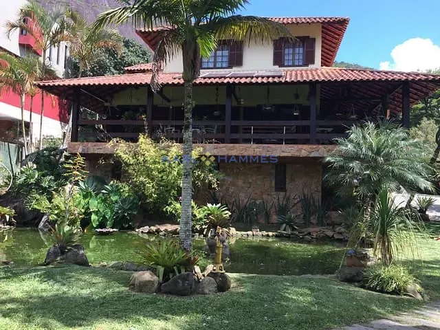 Casa com 2000m² 4 quartos e 4 banheiros, à venda, no bairro Samambaia em Petrópolis