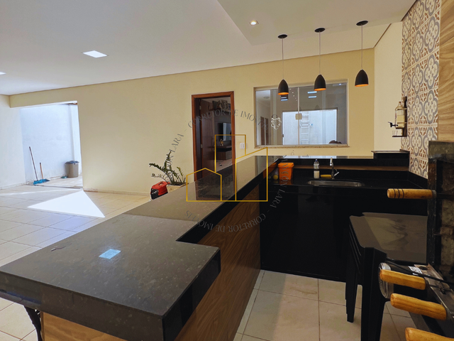 Casa com 200m² 3 quartos e 2 banheiros, à venda, no bairro PQ. Esmeralda / Adelinha / São Joaquim em Franca