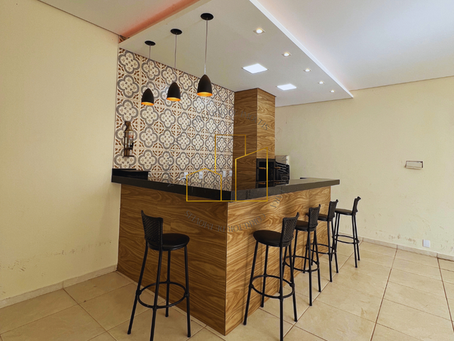 Casa com 200m² 3 quartos e 2 banheiros, à venda, no bairro PQ. Esmeralda / Adelinha / São Joaquim em Franca