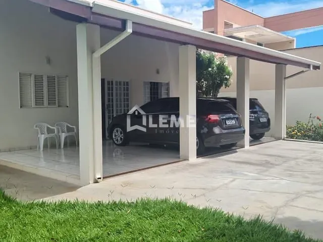 Casa com 438m² 3 quartos e 1 banheiro, à venda, no bairro Aparecida em Mococa