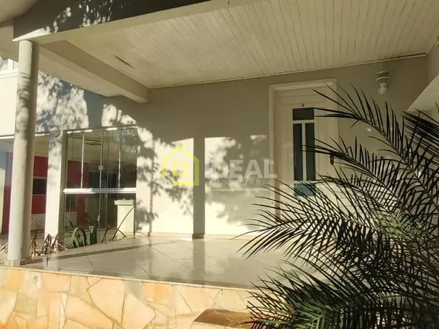 Casa 3 quartos e 3 banheiros, à venda, no bairro Centro em Concórdia