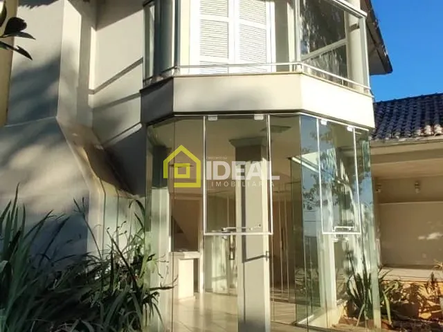 Casa 3 quartos e 3 banheiros, à venda, no bairro Centro em Concórdia