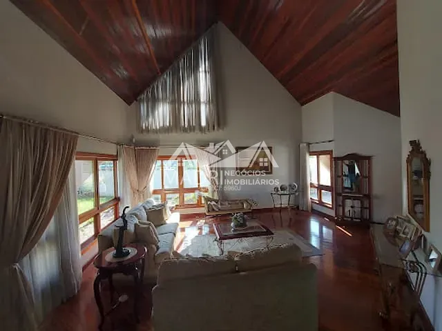 Casa com 1515m² 6 quartos e 5 banheiros, à venda, no bairro Centro em Palhoça