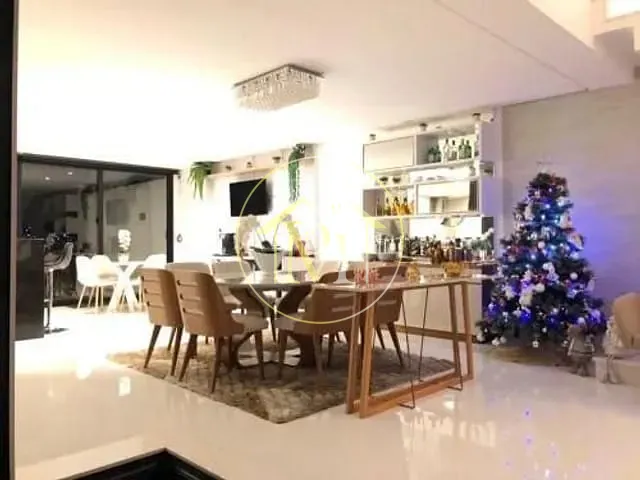 Casa com 250m² 3 quartos e 5 banheiros, à venda, no bairro Iporanga em Sorocaba
