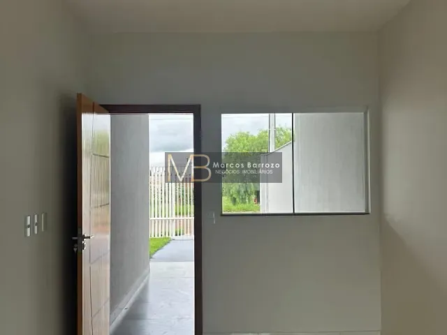 Casa 2 quartos e 1 banheiro, à venda, no bairro Conjunto Farid Libos em Londrina