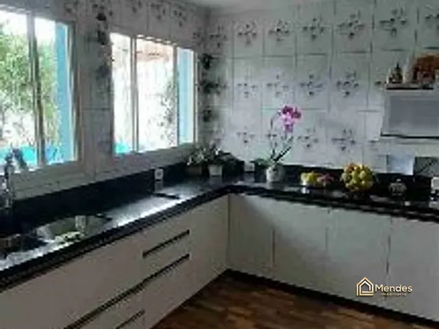 Casa com 185m² 5 quartos e 3 banheiros, à venda, no bairro Pinheirinho em Curitiba