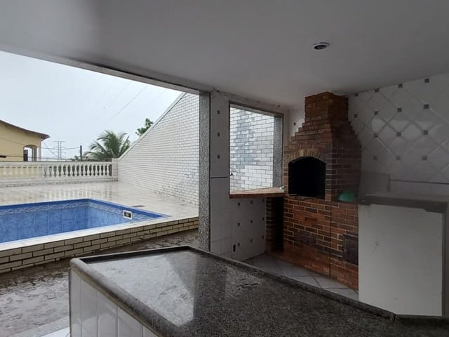 Casa com 300m² 4 quartos e 2 banheiros, à venda, no bairro Vila Valqueire em Rio de Janeiro