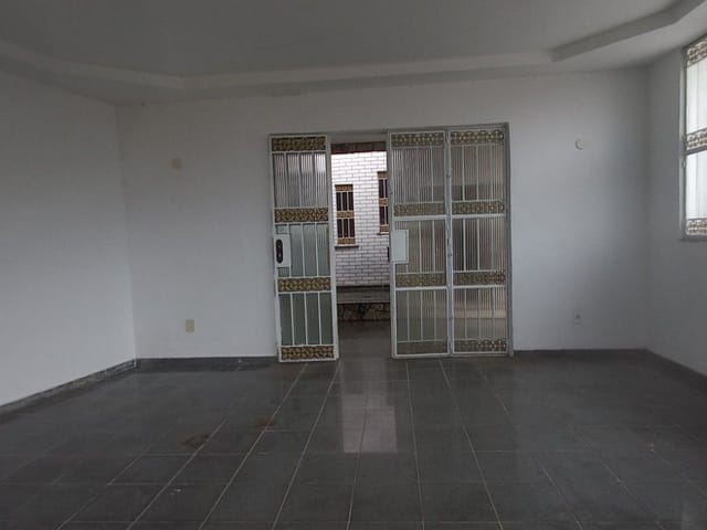 Casa com 300m² 4 quartos e 2 banheiros, à venda, no bairro Vila Valqueire em Rio de Janeiro