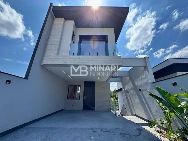 Casa 3 quartos e 5 banheiros, à venda, no bairro Chácara Jaguari (Fazendinha) em Santana de Parnaíba