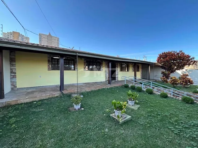Casa com 632m² 3 quartos e 5 banheiros, à venda, no bairro Vila São Lúcio em Botucatu