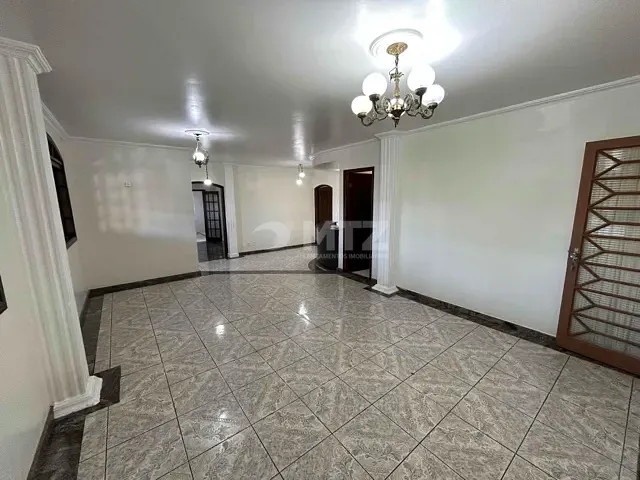 Casa com 632m² 3 quartos e 5 banheiros, à venda, no bairro Vila São Lúcio em Botucatu
