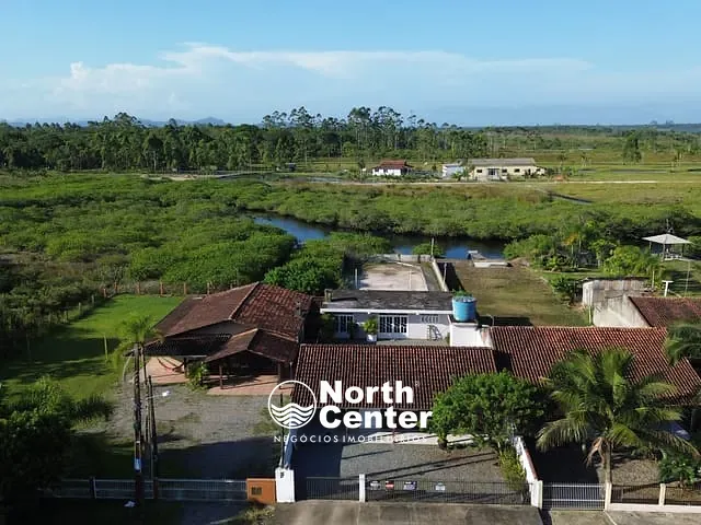 Casa com 350m² 3 quartos e 1 banheiro, à venda, no bairro Pinheiros em Balneário Barra do Sul