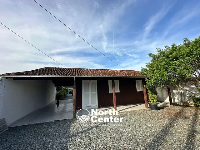 Casa com 350m² 3 quartos e 1 banheiro, à venda, no bairro Pinheiros em Balneário Barra do Sul