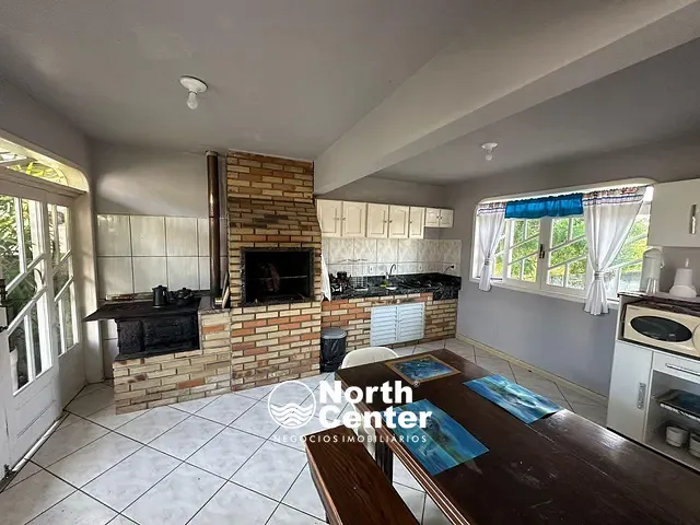 Casa com 350m² 3 quartos e 1 banheiro, à venda, no bairro Pinheiros em Balneário Barra do Sul