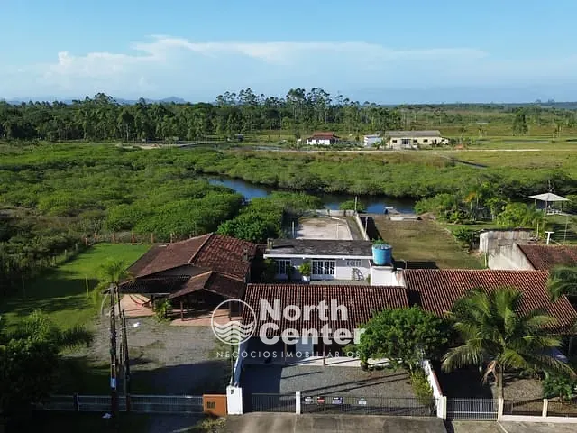 Casa com 350m² 3 quartos e 1 banheiro, à venda, no bairro Pinheiros em Balneário Barra do Sul