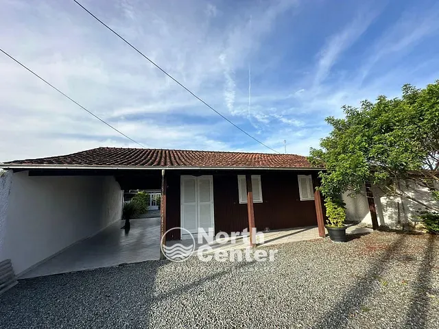 Casa com 350m² 3 quartos e 1 banheiro, à venda, no bairro Pinheiros em Balneário Barra do Sul
